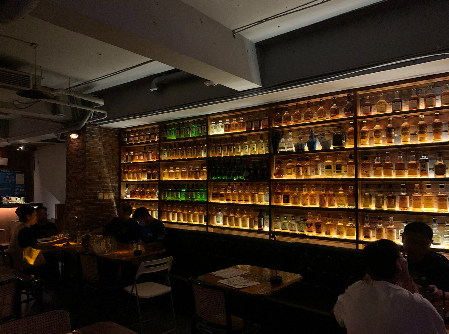 Xi'an Bar Crawl: Drinking, Gaming, and Meeting with Locals