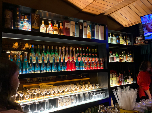 Xi'an Bar Crawl: Drinking, Gaming, and Meeting with Locals